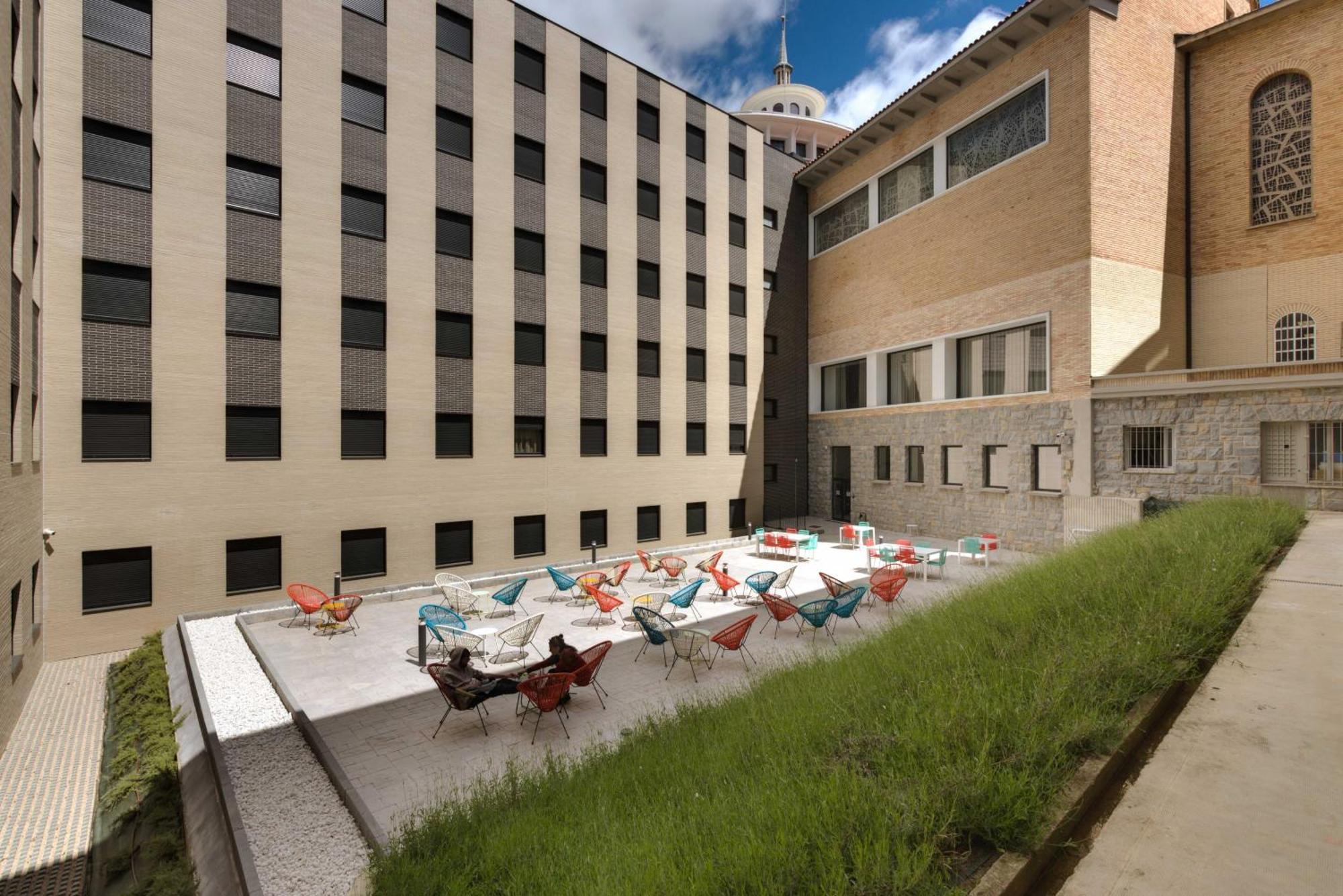 Livensa Living Pamplona Albergue Juvenil Kültér fotó